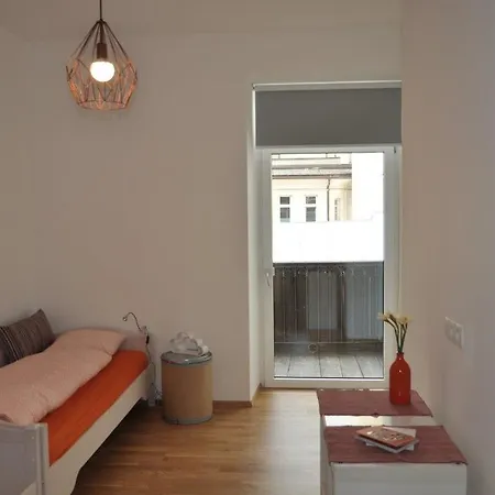 Triumphal Arc Flat In The Heart Of Инсбрук